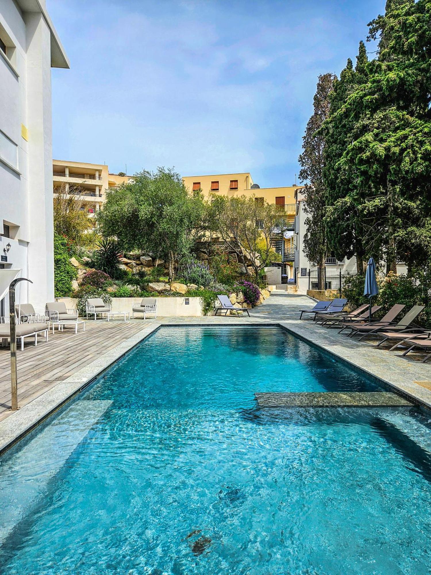 Best Western Hotel Casa Bianca, Piscine Interieure Et Exterieure Καλβί Εξωτερικό φωτογραφία