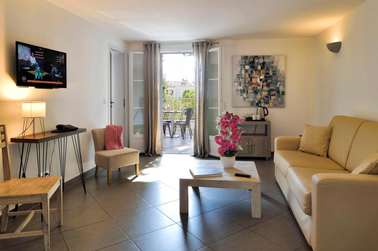 Best Western Hotel Casa Bianca, Piscine Interieure Et Exterieure Καλβί Εξωτερικό φωτογραφία